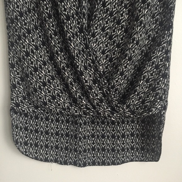 Max Studio Black & White Sleeveless Top Size Small - Picture 4 of 6